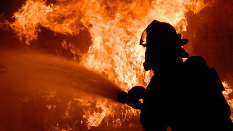 Волинські рятувальники ліквідували дві пожежі: горіли будинок і господарська споруда