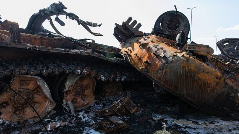 ЗСУ накрили колону окупантів: знищено кілька танків і «Солнцепьок» (відео)