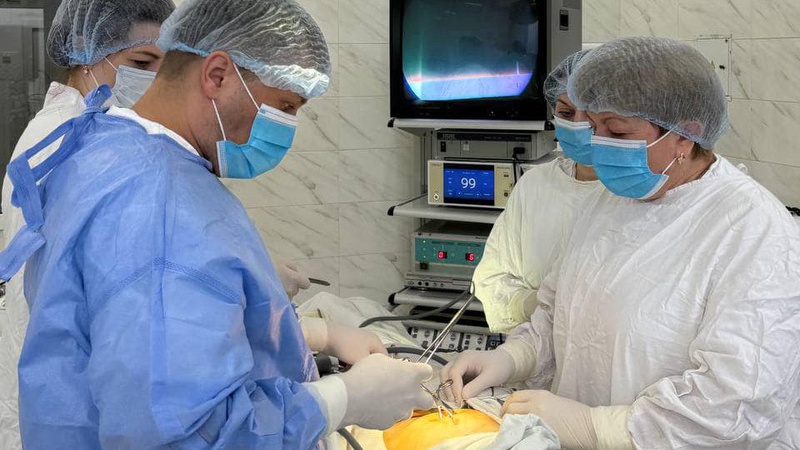 17-річній волинянці медики видалили три пухлини яєчника