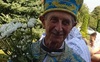 70-річний священник з Волині служить Богу та працює на землі