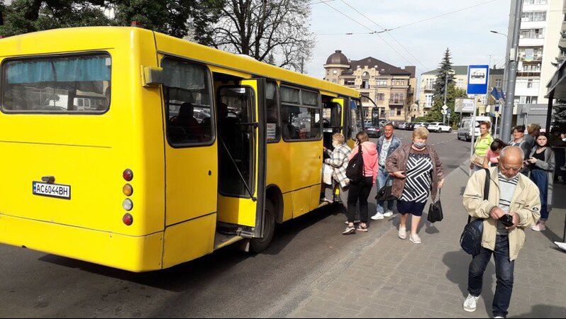 У Луцьку через «безбілетників» потерпають водії маршруток: на одного склали протокол
