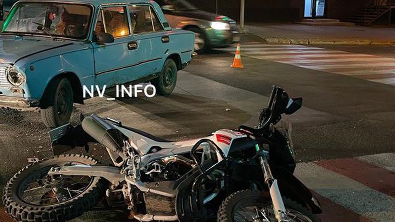 У Нововолинську на перехресті зіткнулися «жигулі» і мотоцикл