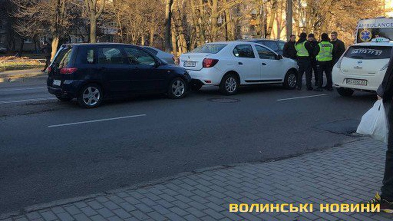 ДТП у Луцьку: через аварію рух на проспекті Перемоги ускладений