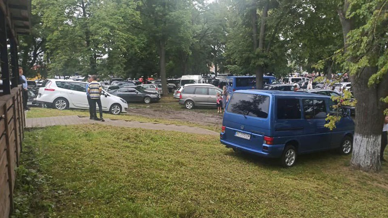 У Луцьку водії 45 автівок сплатять штраф за паркування поблизу Теремнівських ставків. ВІДЕО