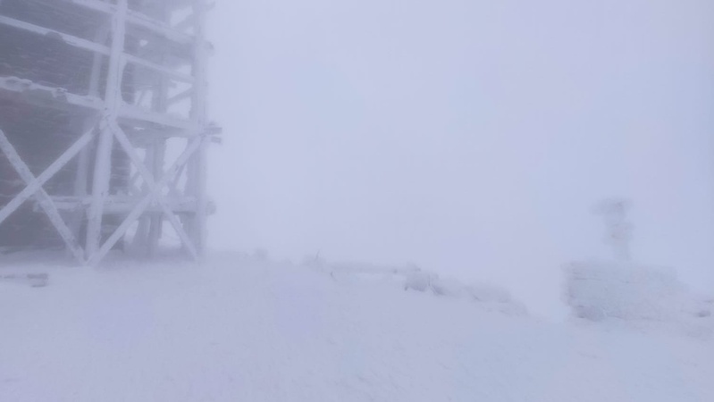 На горі Піп Іван випав метр снігу