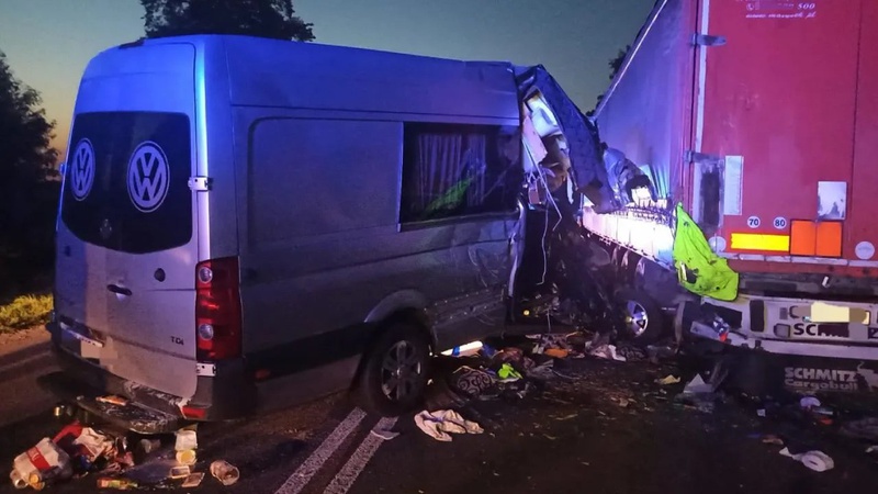 У Польщі автобус з українцями врізався у вантажівку, є жертви