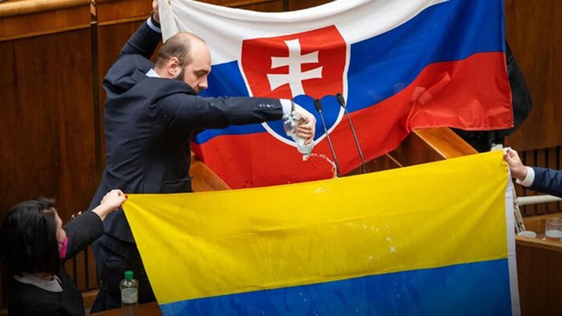 Парламент Словаччини офіційно припиняє військову допомогу Україні