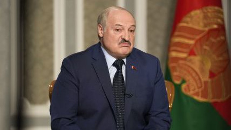 Лукашенко оголосив призов на військову службу офіцерів запасу