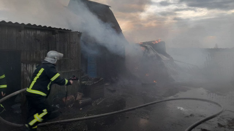 Волинянка, яка палила торішню траву, підпалила дві будівлі
