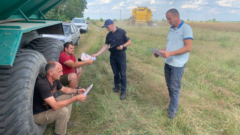 Рятувальники закликають волинян дотримуватися правил безпеки під час зернозбиральної кампанії