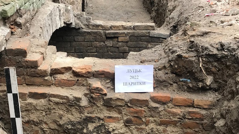 У Луцьку знайшли вхід до трьох підземних кімнат монастиря шариток