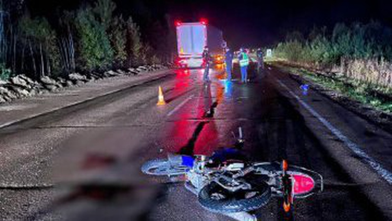 На Волині мотоцикліст зіткнувся з вантажівкою: він – в реанімації