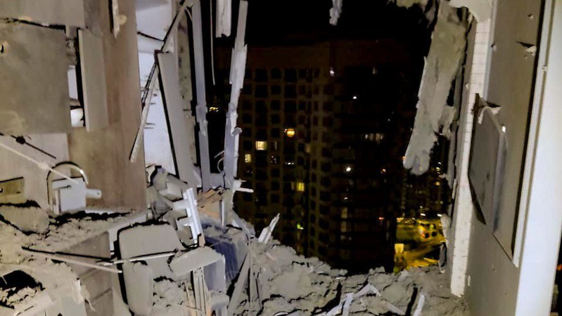 рф вночі атакувала Київ: уламки впали у чотирьох районах, є постраждалі