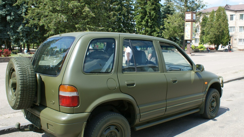 Колектив Рожищенської міської ради придбав автівку для бійців ЗСУ