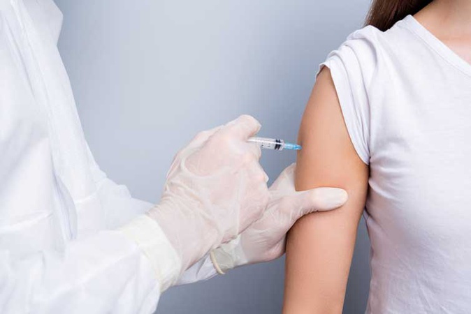 Виробники вакцини від COVID-19 не відповідатимуть за побічні дії, – Верховна Рада