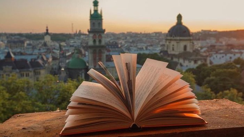 Читають Жадана та Забужко: за кордоном удвічі зріс попит на українські книги