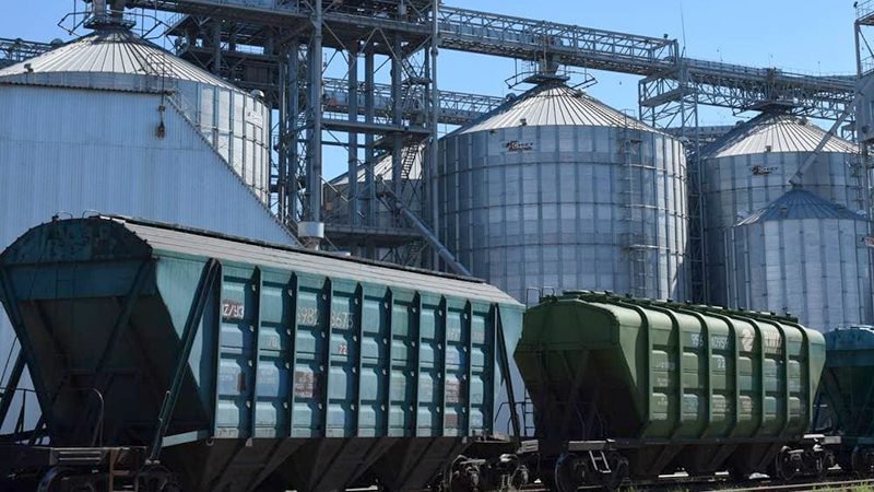 США допоможуть у побудові тимчасових зерносховищ для вивезення зерна з України – Байден