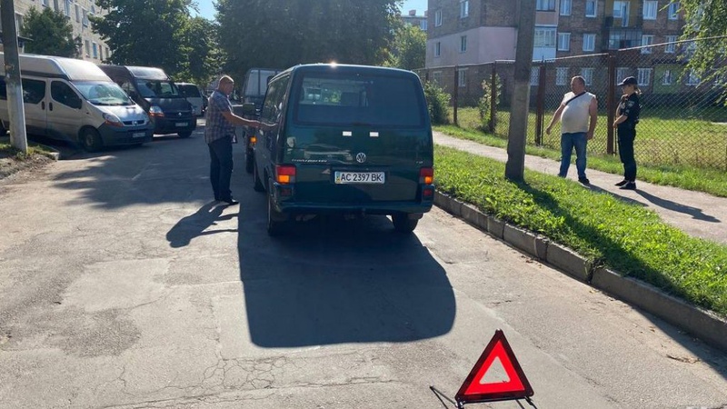 У Нововолинську поблизу школи №2 сталася аварія