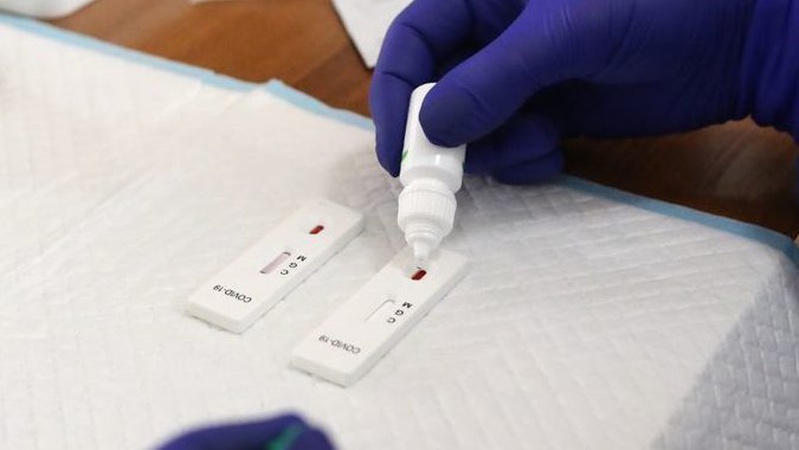 У Луцьку проводять швидкі тести на виявлення антигену до коронавірусу