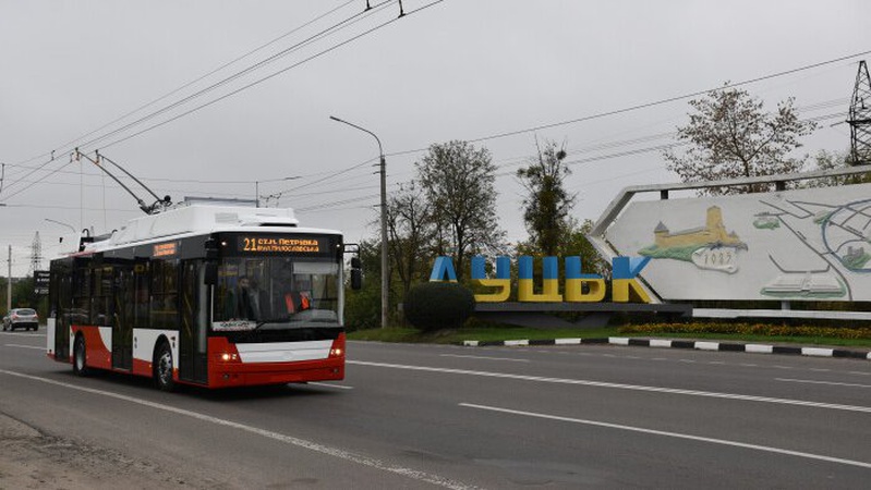 Через відключення світла у Луцьку курсуватиме менше тролейбусів