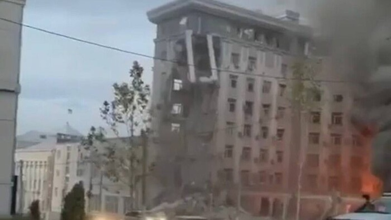 Росіяни влучили в багатоповерхівку в Дніпрі: відомо про перших постраждалих