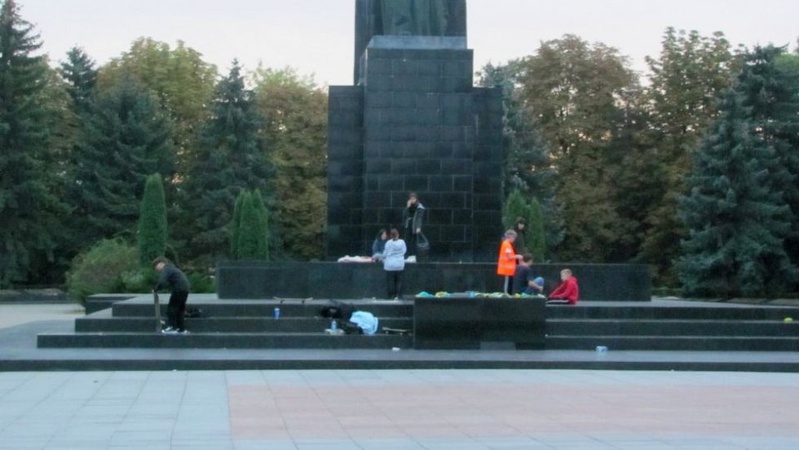 Лучанка просить заборонити на Меморіалі дозвілля молоді