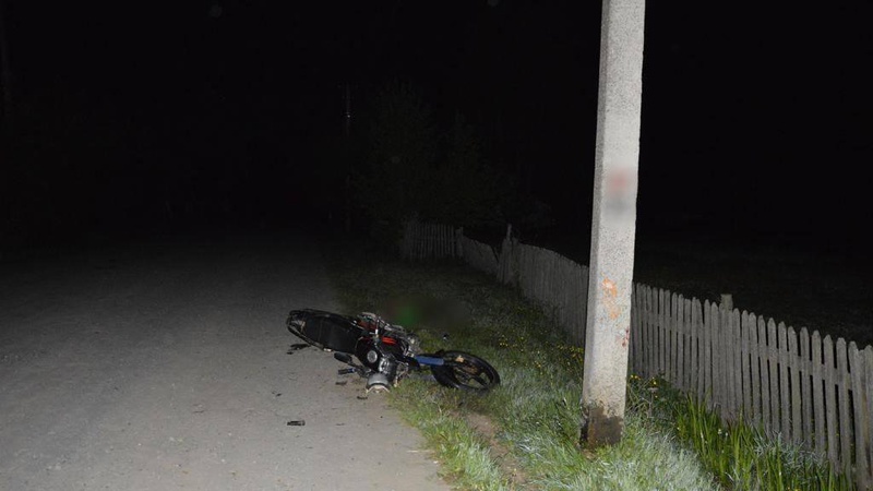 На Волині п’яний мотоцикліст вночі в’їхав в електроопору