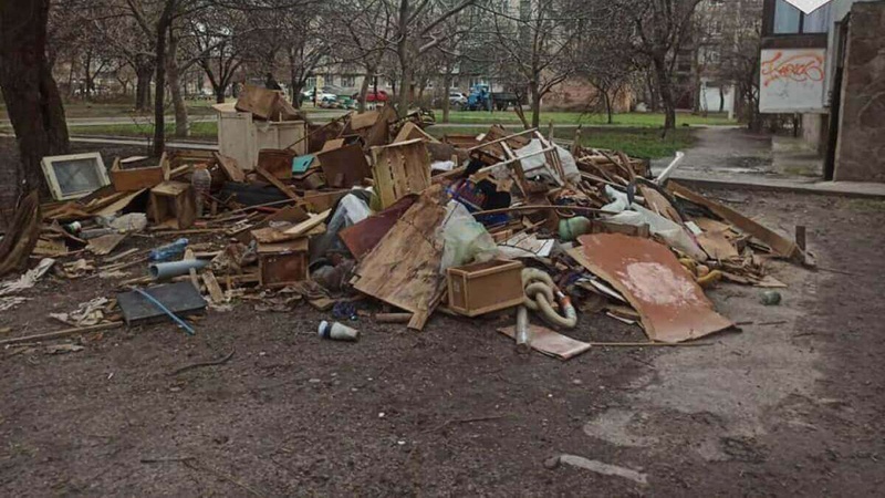 У Луцьку муніципали видали приписи за сміттєзвалище біля будинків