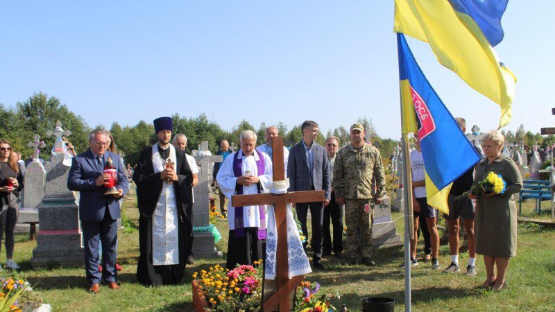 У селі на Волині вшанували пам’ять вбитих більшовиками польських воїнів. ФОТО