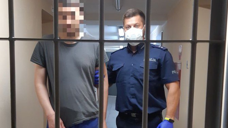 У Польщі затримали 31-річного українця, який довго знущався над матір’ю