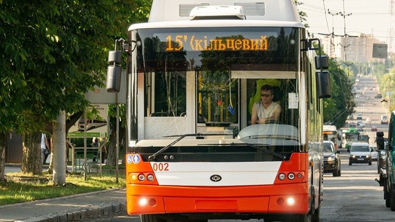 У Луцьку через перекриття Волі автобуси та тролейбуси змінять маршрут: як курсуватимуть