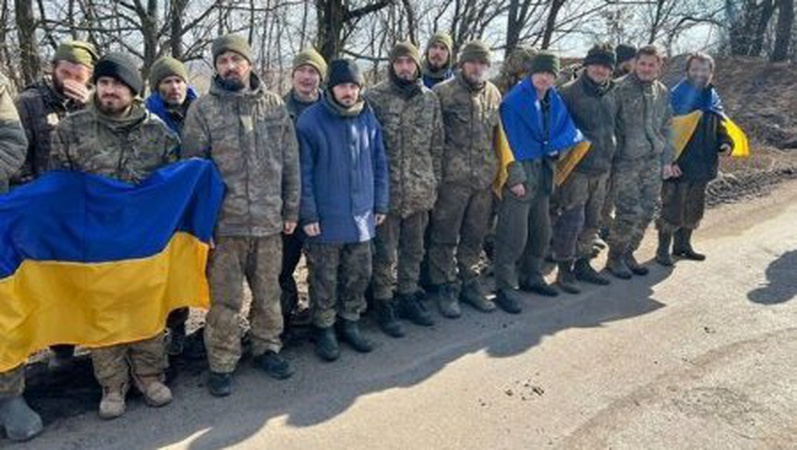 Майже всі звільнені вчора з полону українці – хворі чи поранені