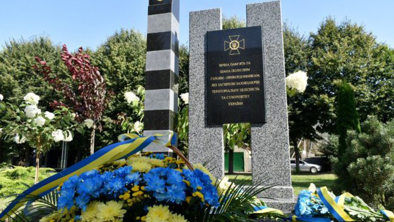 У День пам’яті захисників України в Луцьку відкрили пам’ятний знак полеглим прикордонникам, які загинули, захищаючи суверенітет країни. ФОТО