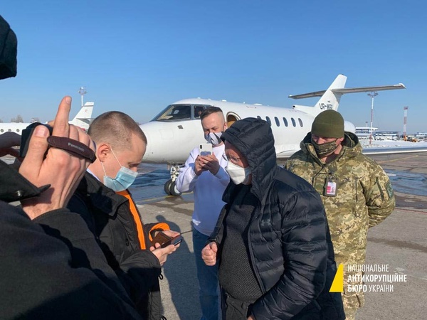 У Києві зняли з літака експосадовця «ПриватБанку», який тікав за кордон