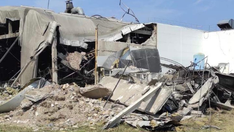 Екологи оцінили шкоду від ракетного удару по заводу в Луцьку. ФОТО