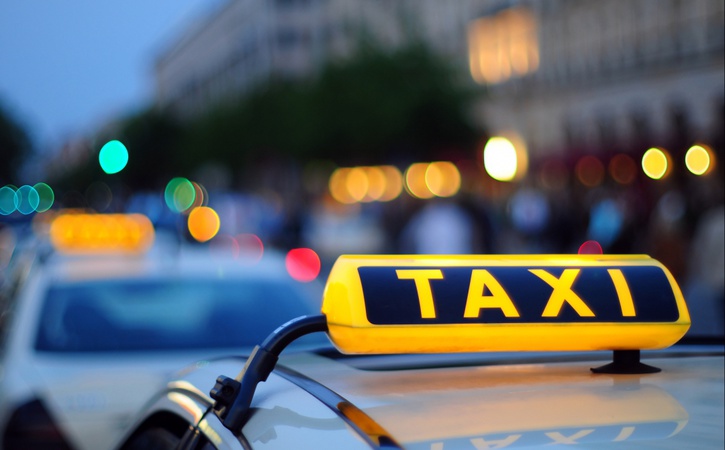 Служба таксі заплатить понад тисячу гривень штрафу за те, що рекламувалася «не там»