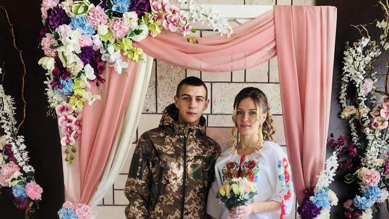 Кохання під час війни: у Нововолинську побралися військові