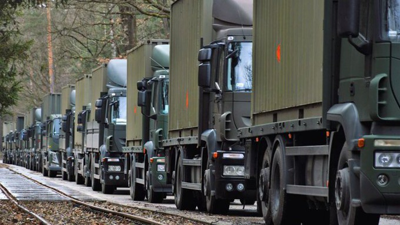 До України з Польщі прибула колона вантажівок зі зброєю та боєприпасами