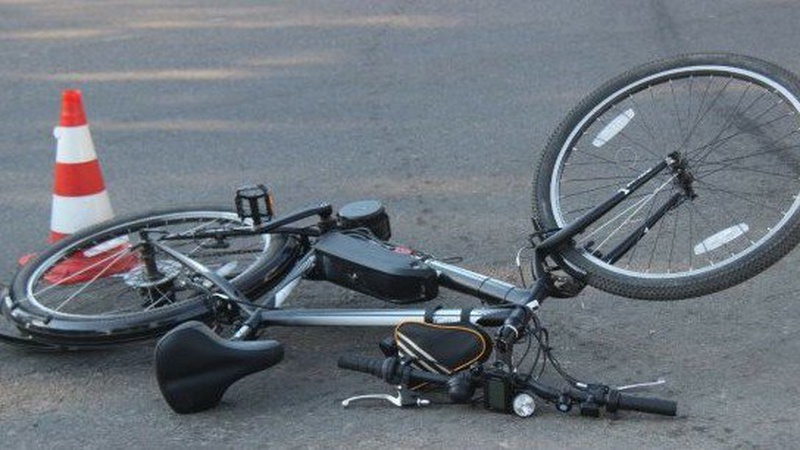 На Волині на пішохідному переході збили жінку з велосипедом