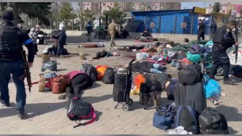 Росіяни вдарили ракетами по залізничному вокзалу Краматорська під час евакуації мирних жителів: десятки загиблих