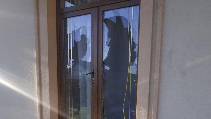 Стріляв і погрожував вбити: у будинок в селі Боголюби увірвався озброєний лучанин
