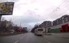 У Луцьку автобус поїхав на червоне світло. ВІДЕО