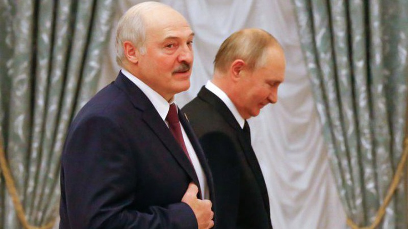 Лукашенко заявив про готовність підняти по тривозі білоруські військові частини і запевнив Росію в підтримці