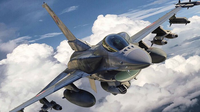 У США перша група українських пілотів закінчила навчання на F-16