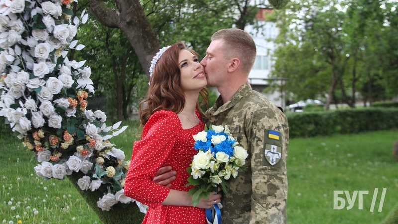 Молодята із Запорізької області взяли шлюб у Володимирі