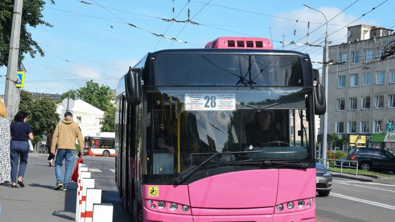 У Луцьку на маршрути виїхали нові автобуси. ФОТО
