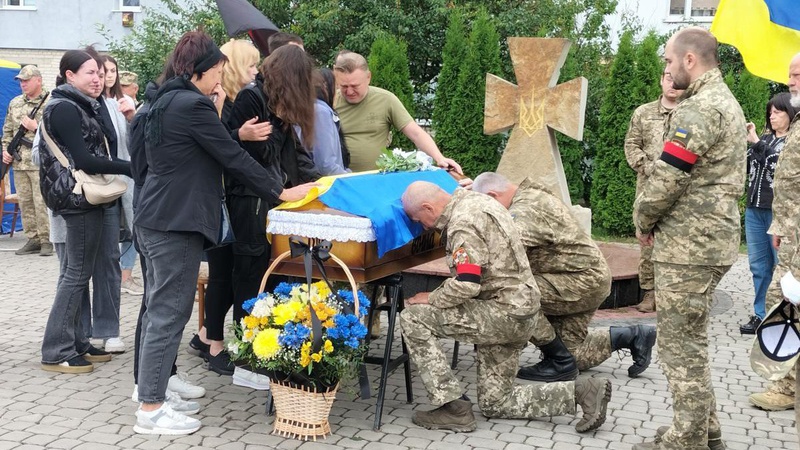 Двічі добровільно підіймався на захист України: у Рожищі попрощалися з Героєм Павлом Хоменським