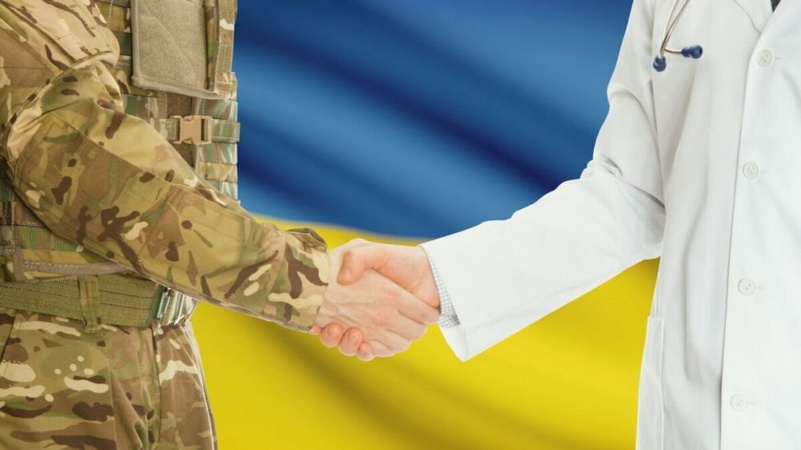 «Лікарі для Героїв»: в Україні започатковано проєкт, який допомагає відновити обличчя воїнам