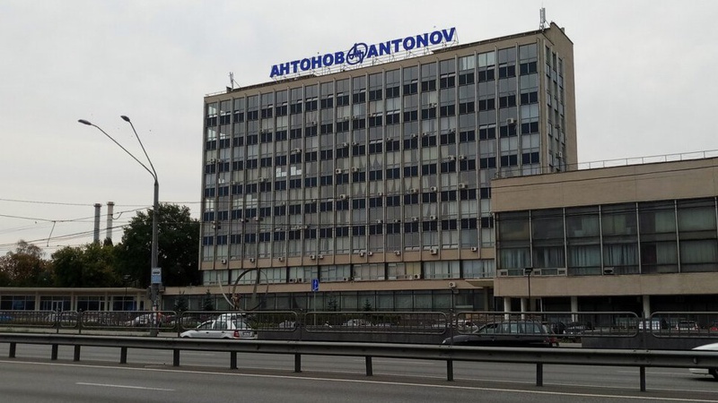Окупанти обстріляли багатоповерхівку та завод «Антонов» у Києві