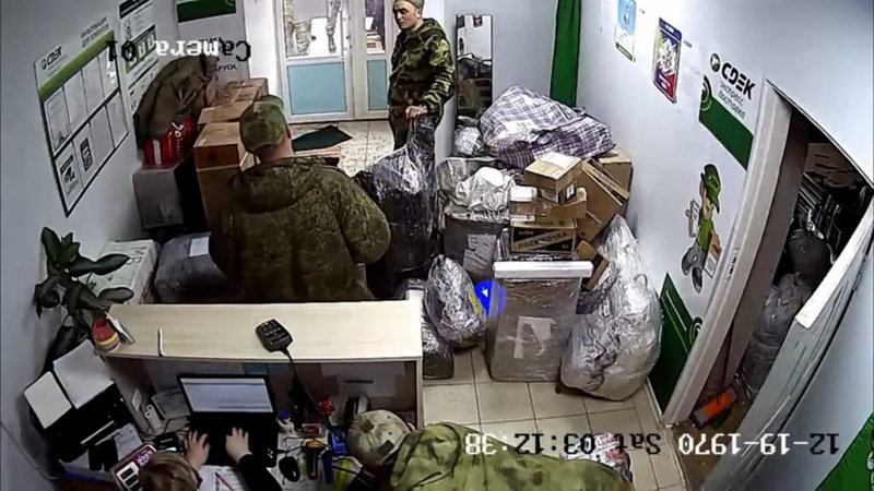 Російські окупанти пересилають з білорусі поштою награбоване в Україні майно. ВІДЕО